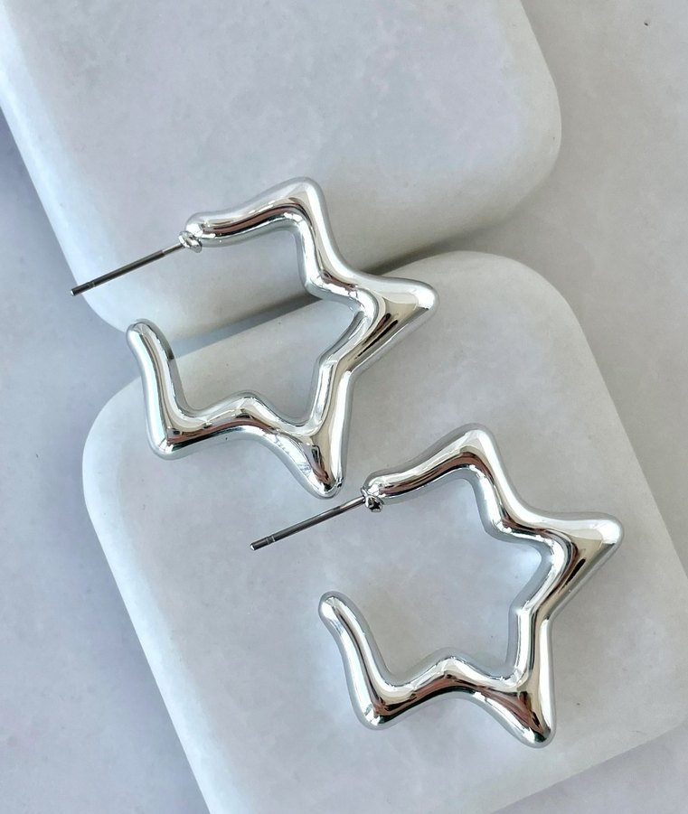 asimetrik gümüş renk yıldız küpe - Görsel 2