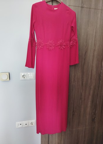 Pembe Uzun Piliseli Elbise
