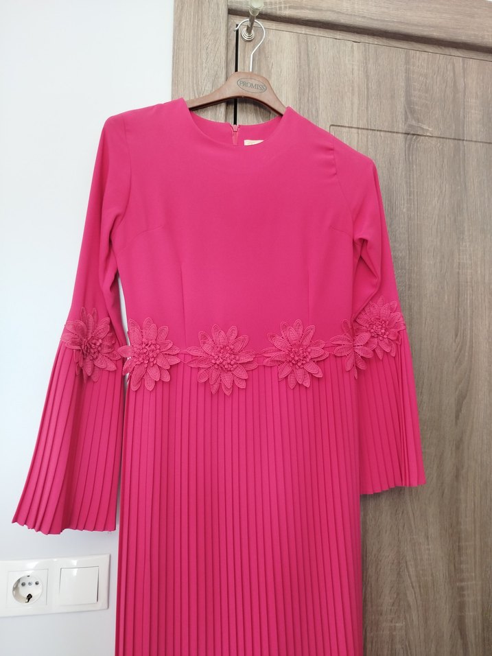 Pembe Uzun Piliseli Elbise - Görsel 3