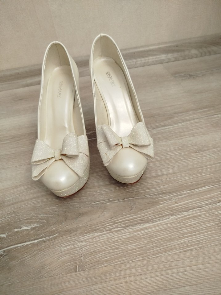 Fiyonk Detaylı Beyaz Platform Topuklu Kadın Ayakkabı - Görsel 3