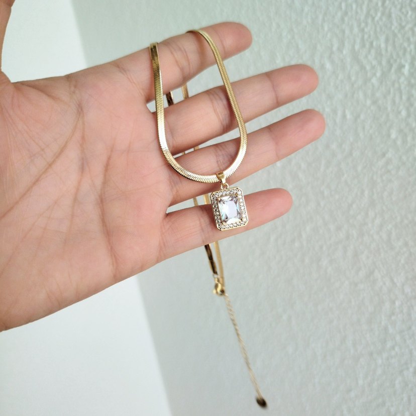 Altın Renkli Zincir Detaylı Baget Kolye - Görsel 2