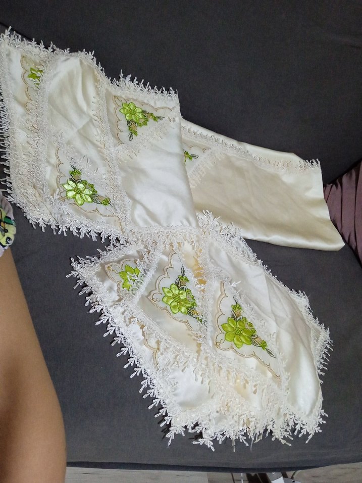 İşlemeli Beyaz Parlak Masa Örtüsü 12.adet.pecete 3 adet sehba ör - Görsel 2