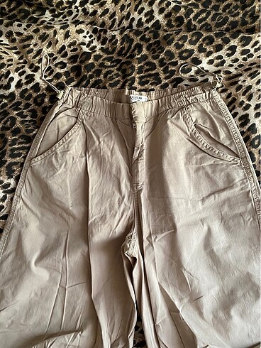 Pull and Bear Pull and bear paraşüt pantolon