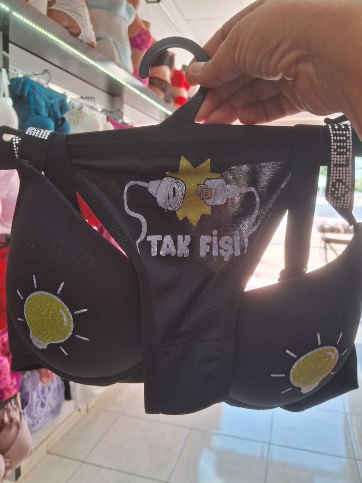 Kırmızı Gotik Baskılı Sütyen - Görsel 5