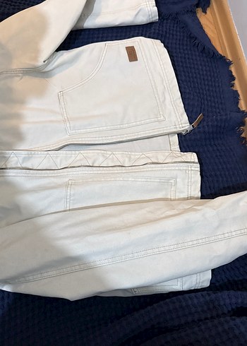 Bershka Kadın Beyaz Pamuklu Fermuarlı Ceket