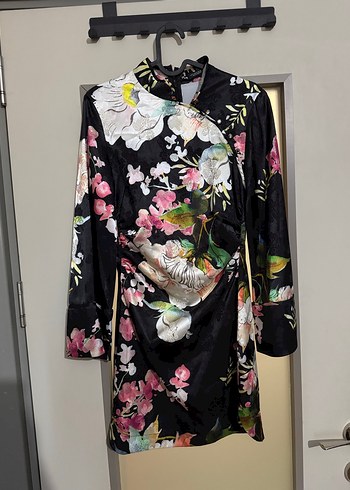 Çiçek Desenli Uzun Kollu Kadın Kimono
