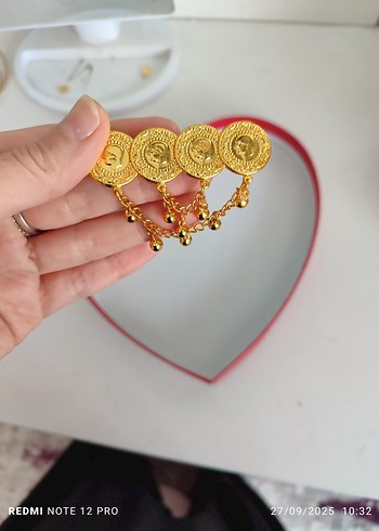 Zincir Detaylı Altın Renkli toka