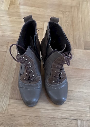 Ayakkabı dünyası 37