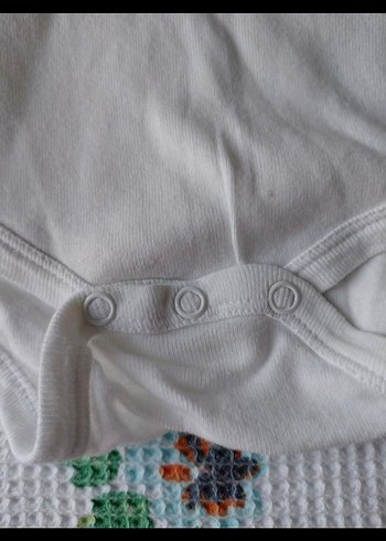 Beyaz Pamuklu Erkek Bebek Askılı Body - Görsel 5