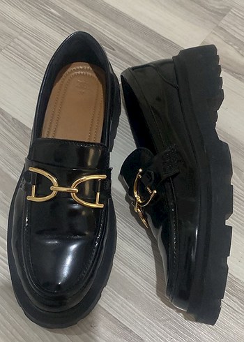 Zara Zara Siyah Rugan Tokalı Loafer