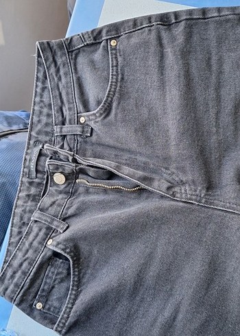 Gri Yırtık Detaylı Bol Kesim Kadın Kot Pantolon - Görsel 3