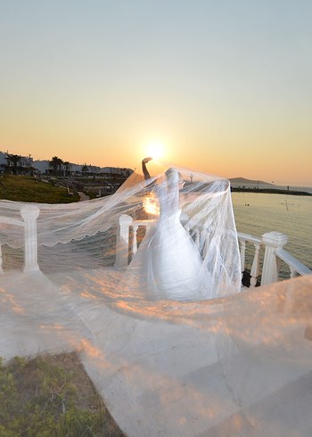 Uzun Beyaz Straplez prenses Kesim Gelinlik - Görsel 2