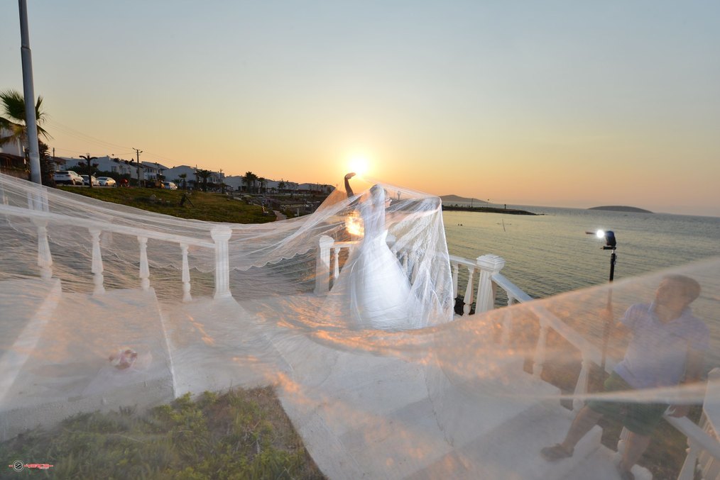 Uzun Beyaz Straplez prenses Kesim Gelinlik - Görsel 2