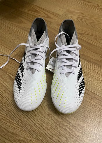 Adidas Neon Detayli Beyaz Siyah Futbol Ayakkabisi