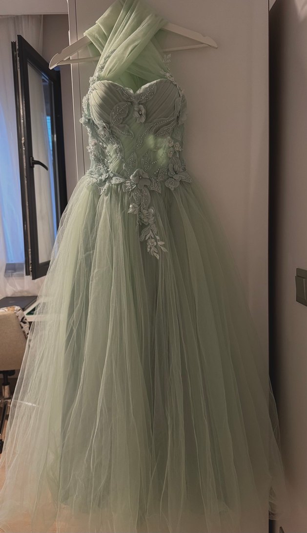 dantel ve nakış detaylı V yaka uzun su yeşili elbise lentamoda - Görsel 2