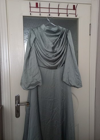 Gri Uzun Kollu Drapeli Kadın Abiye Elbise - Görsel 2