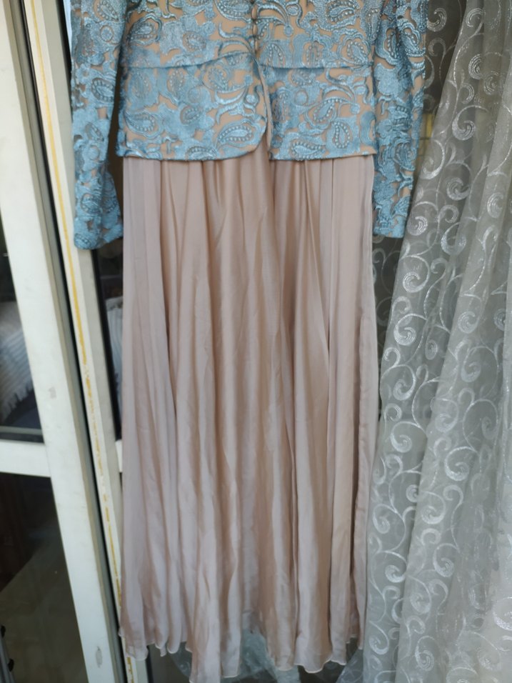 Uzun Kollu Bej Ve Gri Nakışlı Vintage Kadın Elbise - Görsel 4