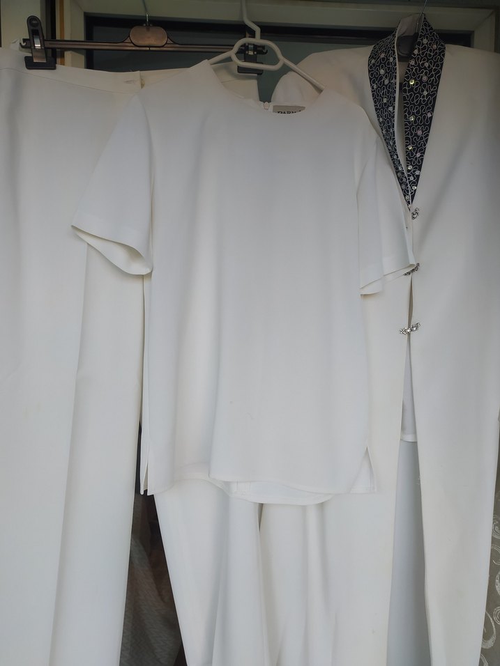 Uzun Beyaz Kadın Takım Elbise - Görsel 2