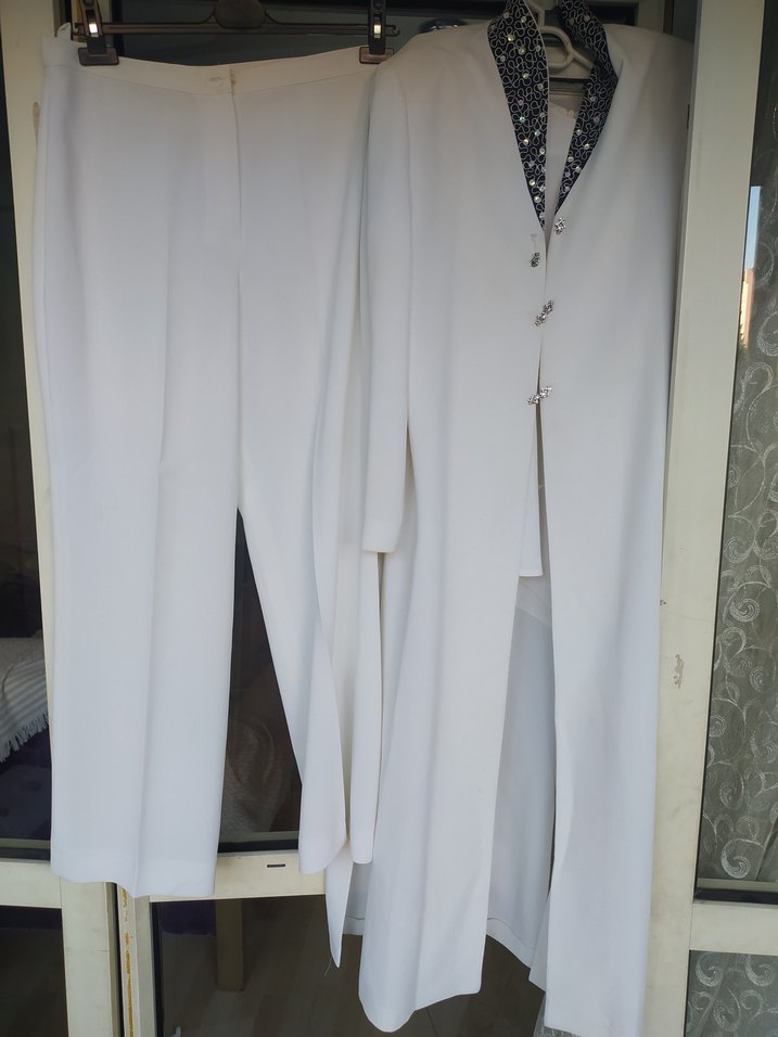 Uzun Beyaz Kadın Takım Elbise - Görsel 3