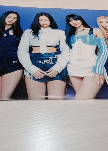 Diğer arkalı önlü blackpink dergi sayfasi