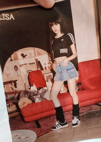 önlü arkali blackpink-lisa&jisoo dergi sayfasi