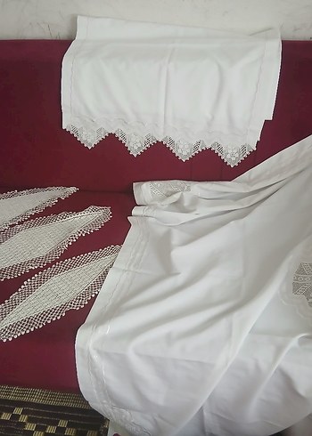 İşlemeli Beyaz Nevresim ve Çarşaf Takımı