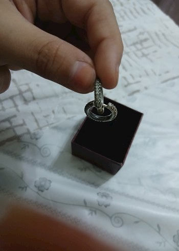 Diğer Gri Yılan Desenli Mini Kemerli Küpe