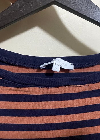 Düğmeli Çizgili Kısa Kollu Tişört - Görsel 2
