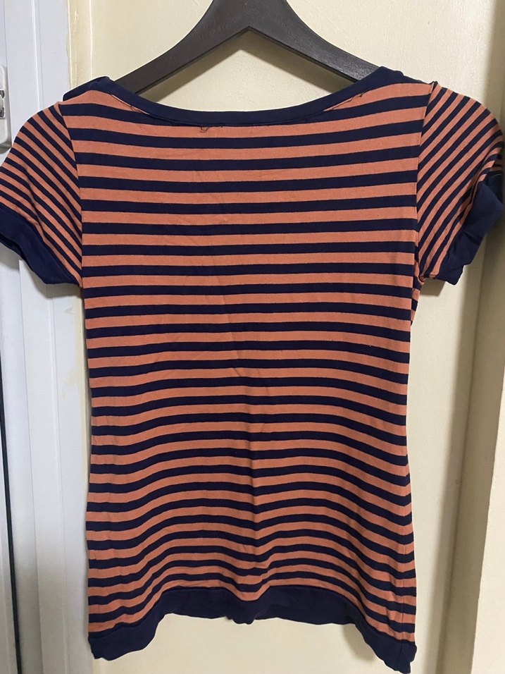 Düğmeli Çizgili Kısa Kollu Tişört - Görsel 3