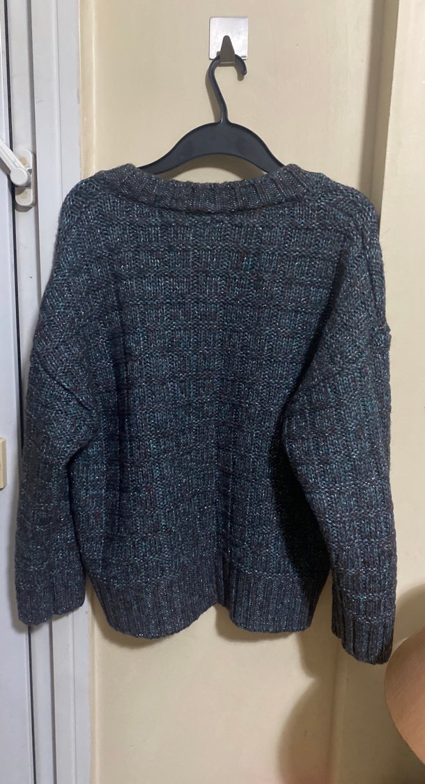 Gri V Yaka Örgü Kadın Kazak - Görsel 3