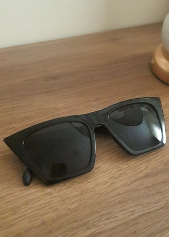 Siyah Minimalist Kadın Güneş Gözlüğü