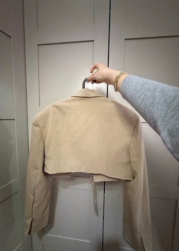 Bershka kısa ceket - Görsel 4