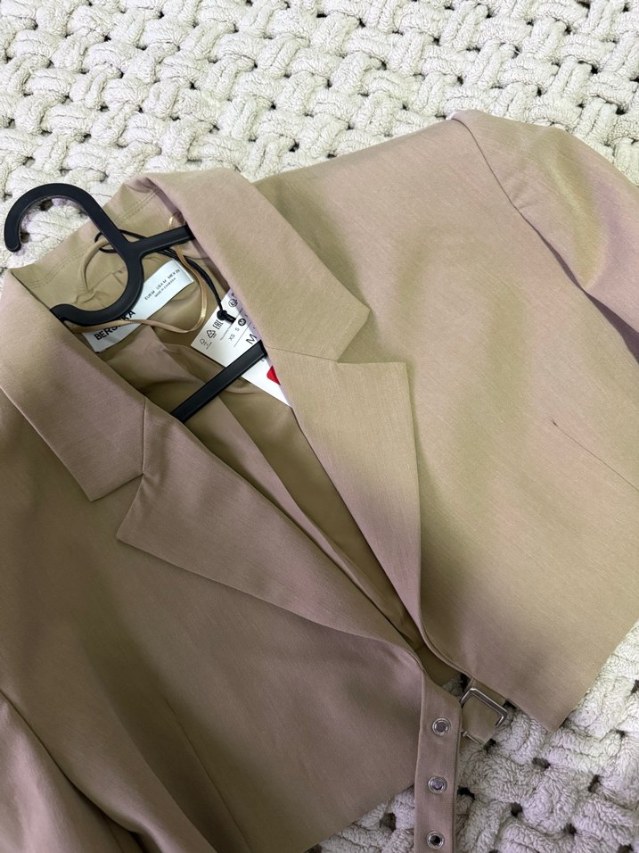 Bershka kısa ceket - Görsel 3