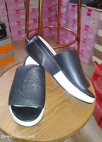 Gerçek deri dolgu topuklu siyah platform sandalet - Görsel 2