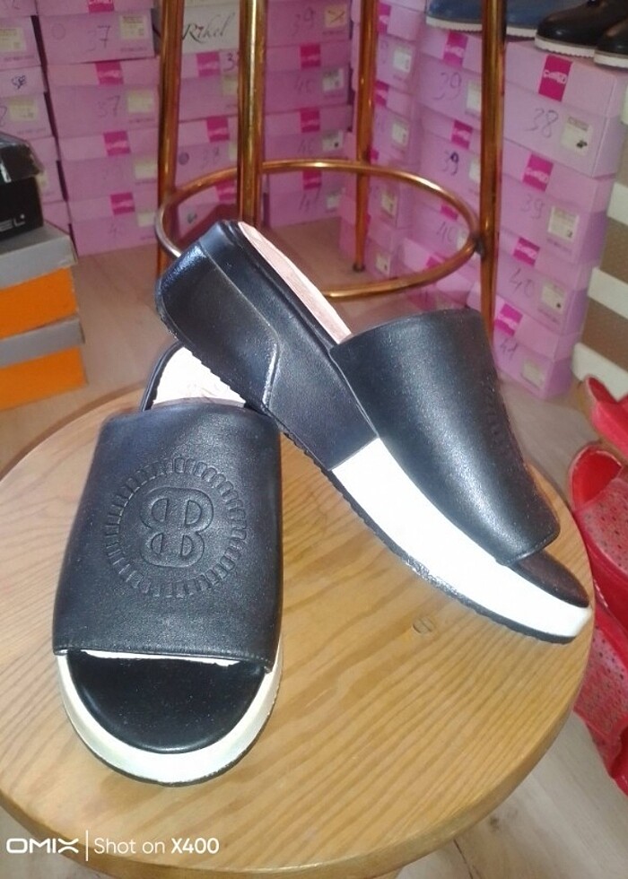 Gerçek deri dolgu topuklu siyah platform sandalet - Görsel 2