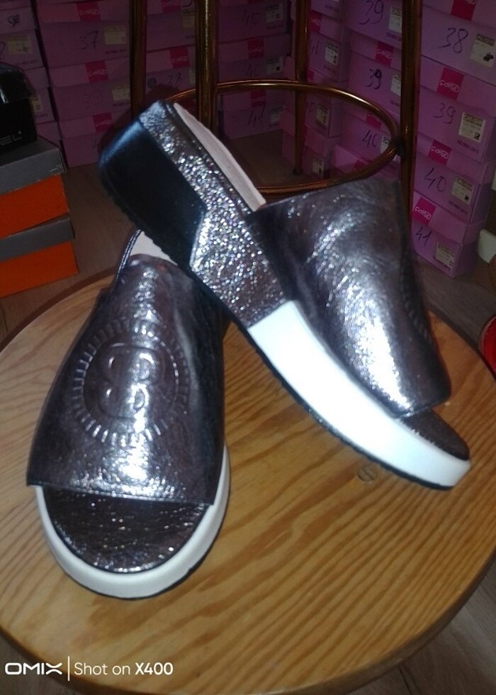 Gerçek deri dolgu topuklu metalik rengi platform ayakkabı - Görsel 2