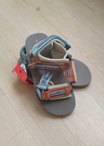 Renkli Cırtcırtlı Kadın Dolgu Topuklu Sandalet - Görsel 3