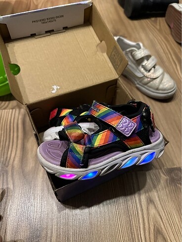 23 Beden Skechers sandalet