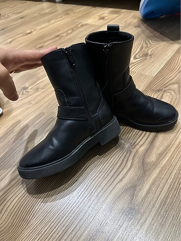27 Beden siyah Renk Mango çizme