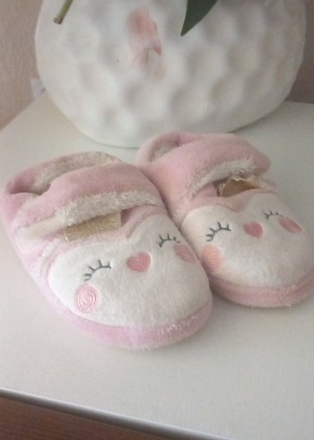 Kız Çocukları İçin Pembe Nakışlı Sıcak Ev Terliği - Görsel 2