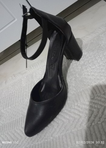 Siyah Parlak Tokalı Kadın Topuklu Ayakkabı - Görsel 6