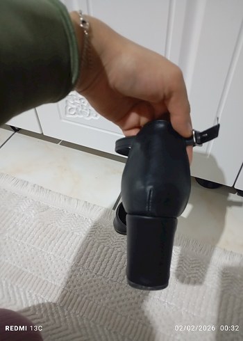 Siyah Parlak Tokalı Kadın Topuklu Ayakkabı - Görsel 5