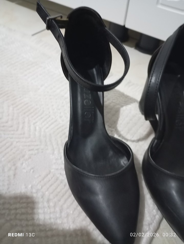 Siyah Parlak Tokalı Kadın Topuklu Ayakkabı - Görsel 4