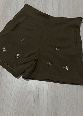Düğmeli Kahverengi Nakışlı Mini Şort