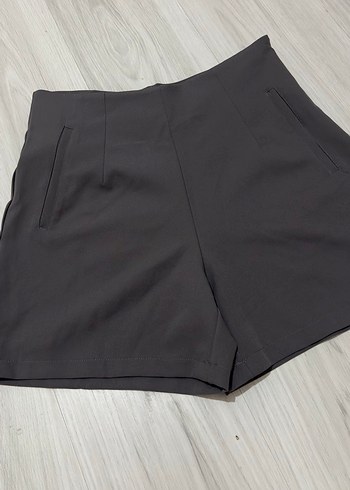 Gri Düz Kesim Yüksek Bel Mini Şort