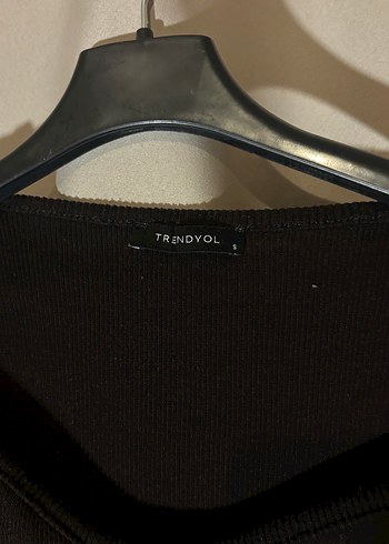 Trendyol & Milla Siyah Drapeli V Yaka Mini Crop Top