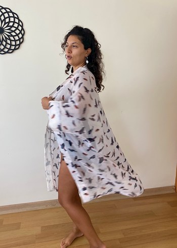 universal Beden beyaz Renk Uzun, Salaş, Beyaz Kuş Desenli Kadın Kimono