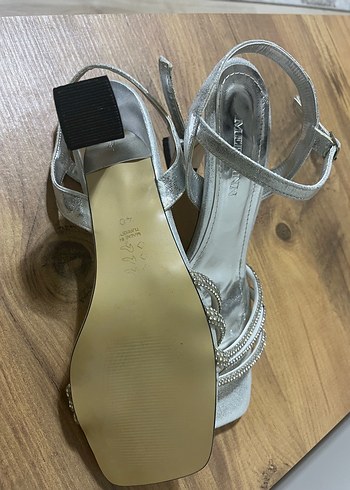 Diğer Gri Yılan Desenli Metal Tokalı Stiletto