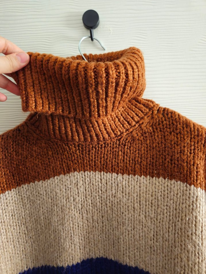 Stradivarus Renkli Çizgili Boğazlı Triko Kazak - Görsel 4