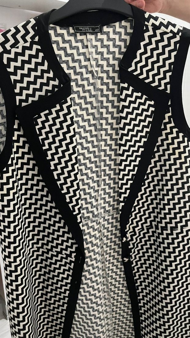 Kadın Uzun Siyah-Beyaz Desenli Yelek - Görsel 4